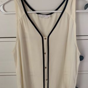 Lush Sleeveless blouse